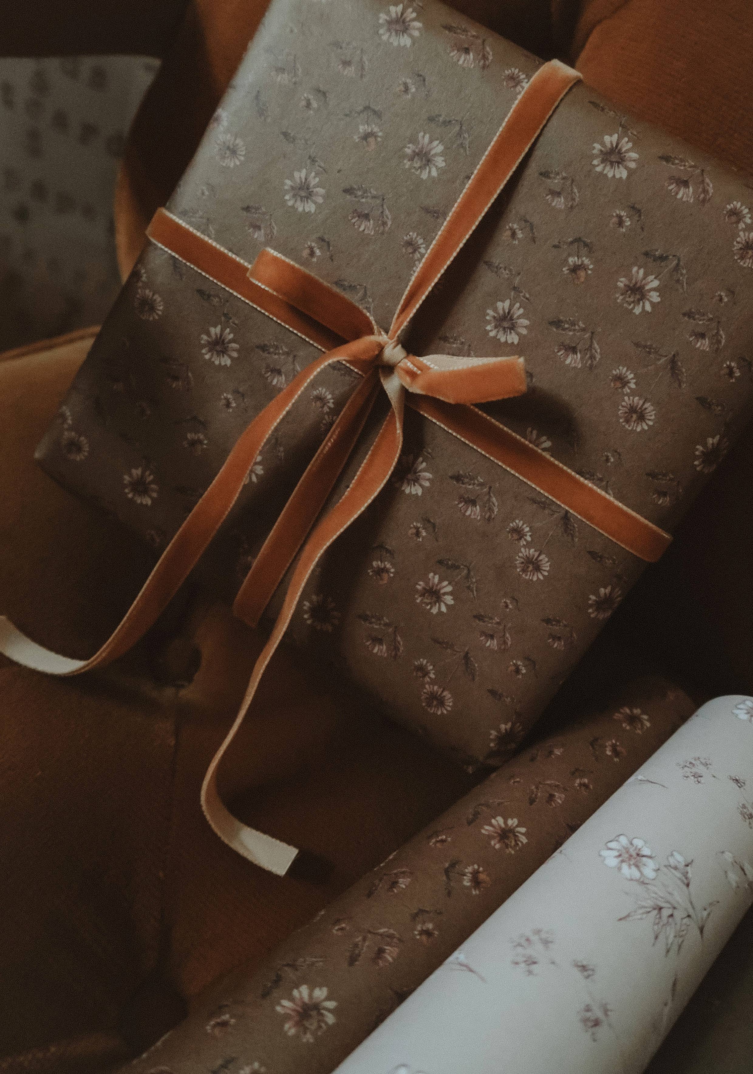 Daisies Wrapping Paper | Set of 3